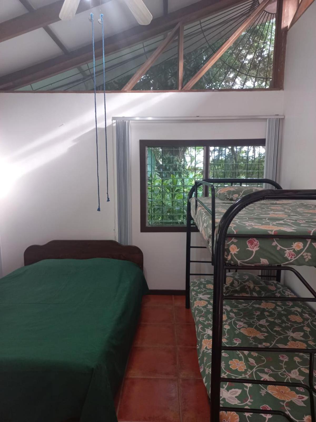 Iguana Libre Hotel Dominical Ngoại thất bức ảnh